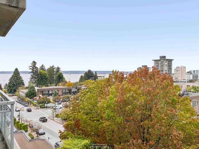 588-16th-street-ambleside-west-vancouver-14 at 603 - 588 16th Street, Ambleside, West Vancouver