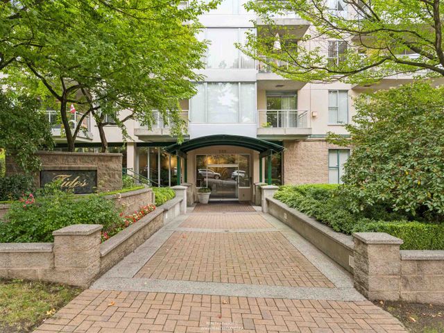 588-16th-street-ambleside-west-vancouver-35 at 603 - 588 16th Street, Ambleside, West Vancouver