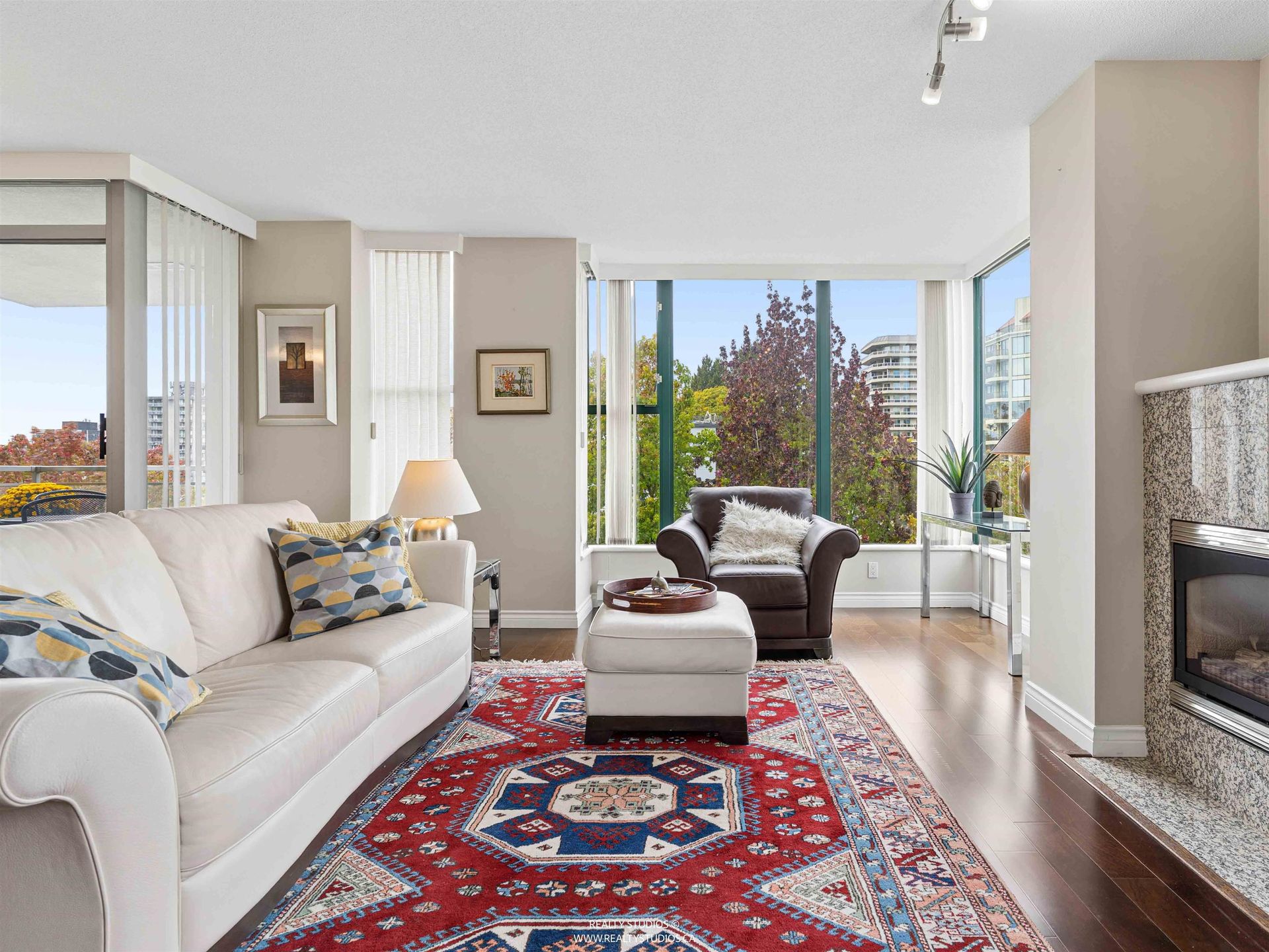 588-16th-street-ambleside-west-vancouver-07 at 603 - 588 16th Street, Ambleside, West Vancouver