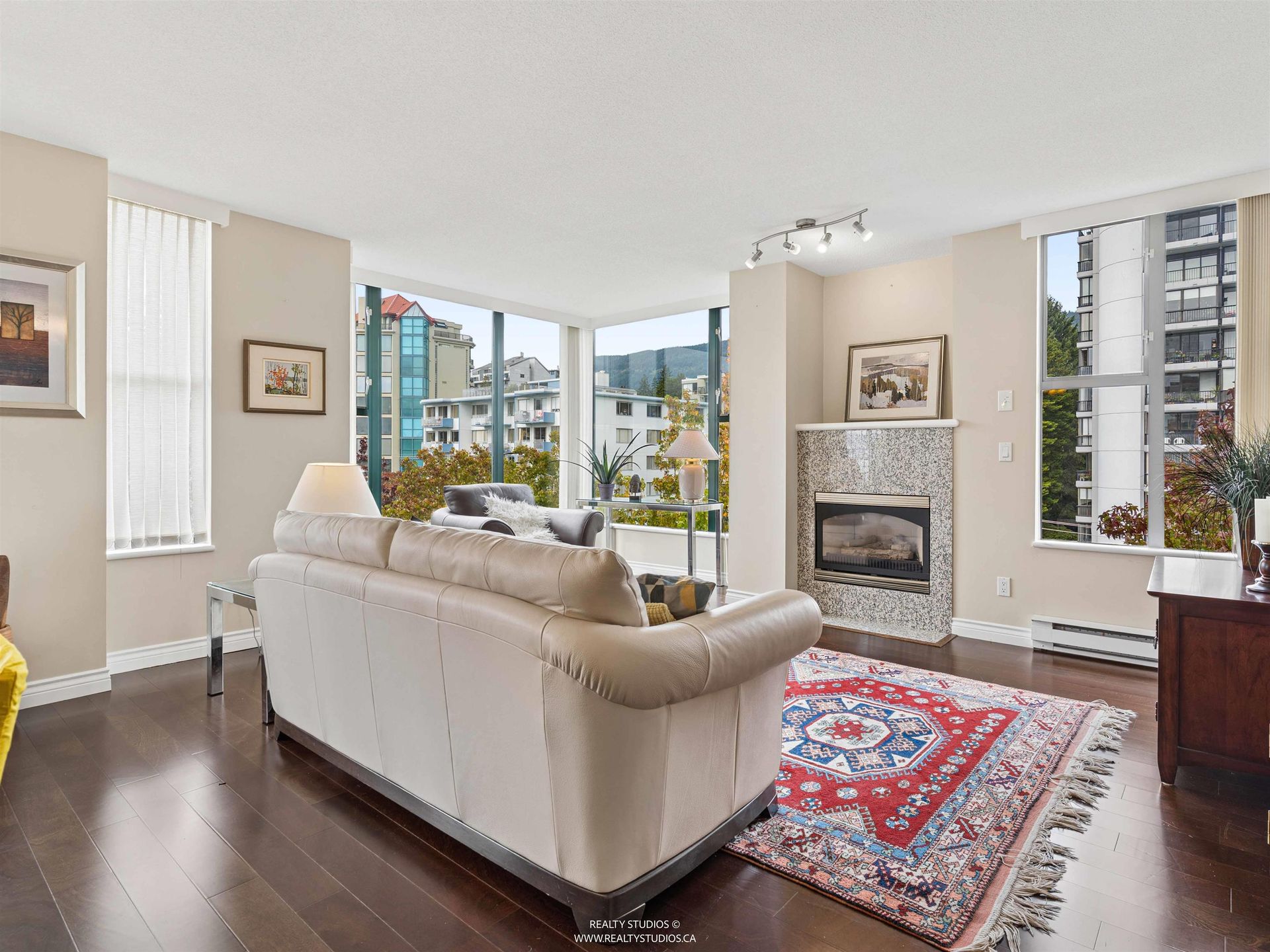 588-16th-street-ambleside-west-vancouver-09 at 603 - 588 16th Street, Ambleside, West Vancouver