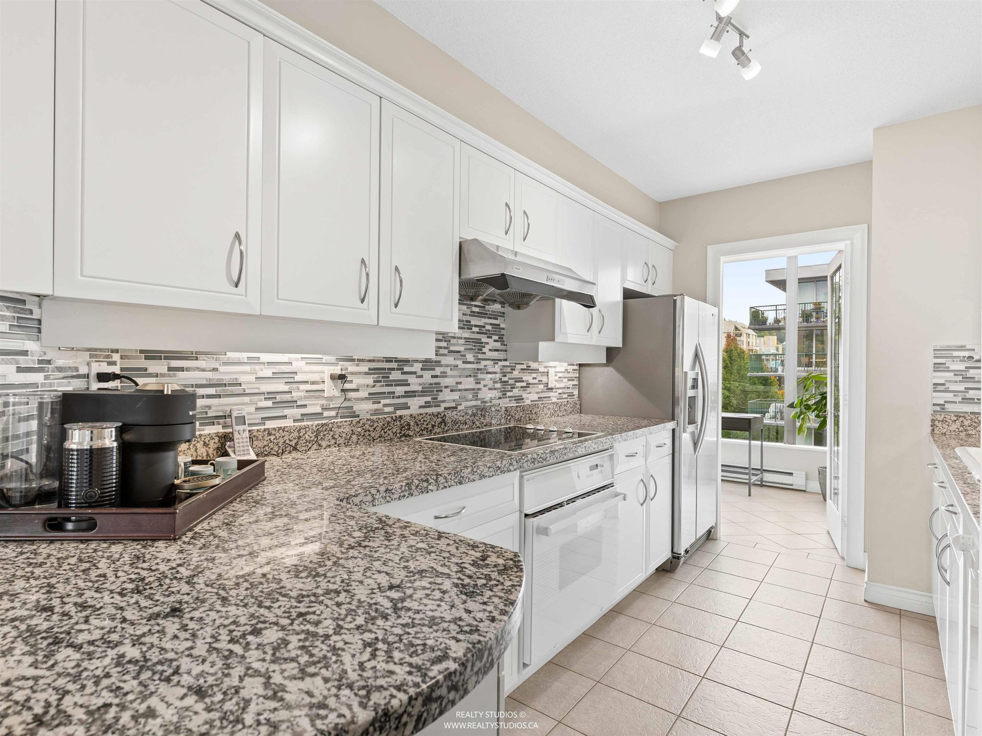 588-16th-street-ambleside-west-vancouver-18 at 603 - 588 16th Street, Ambleside, West Vancouver