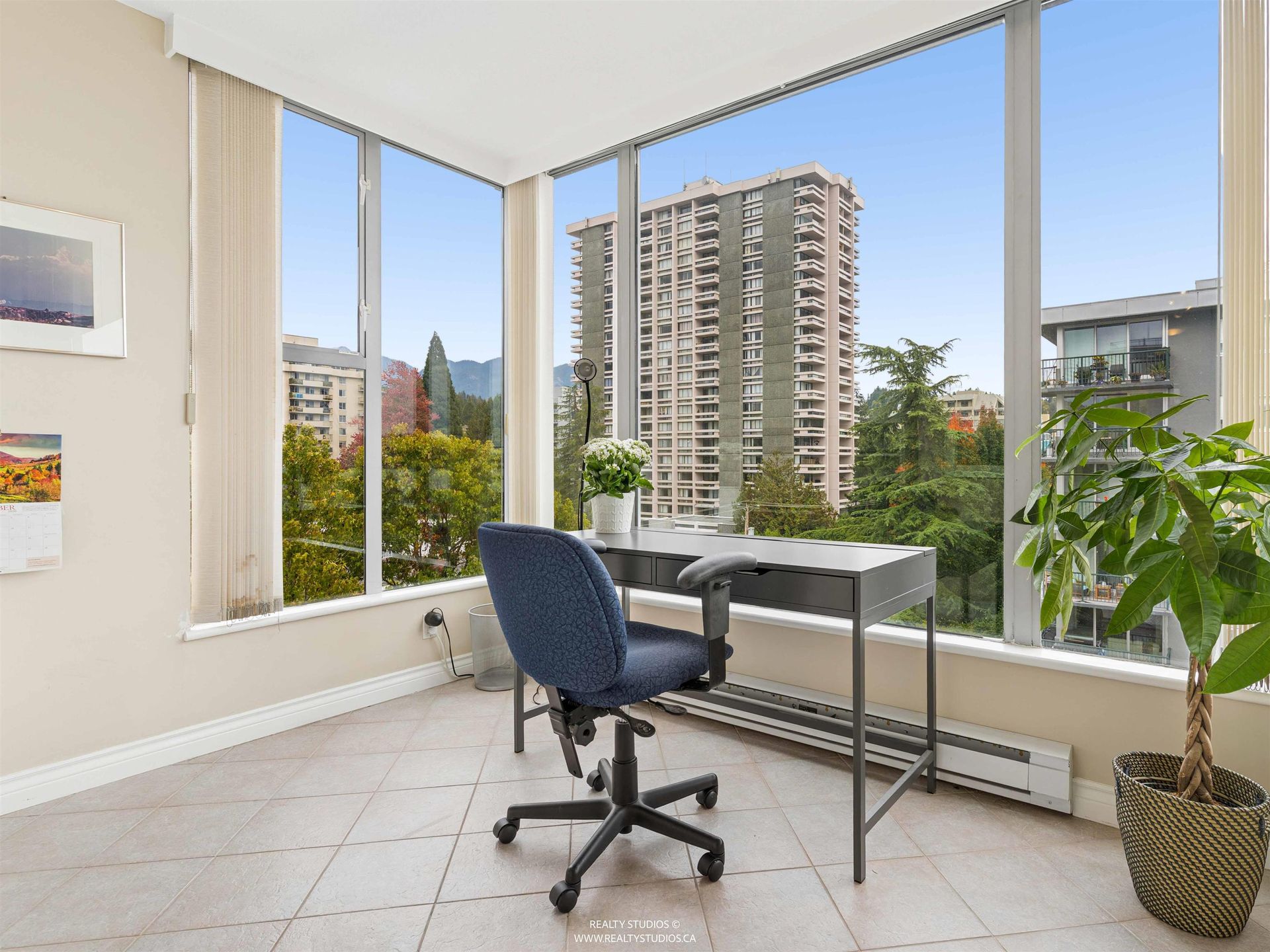 588-16th-street-ambleside-west-vancouver-20 at 603 - 588 16th Street, Ambleside, West Vancouver