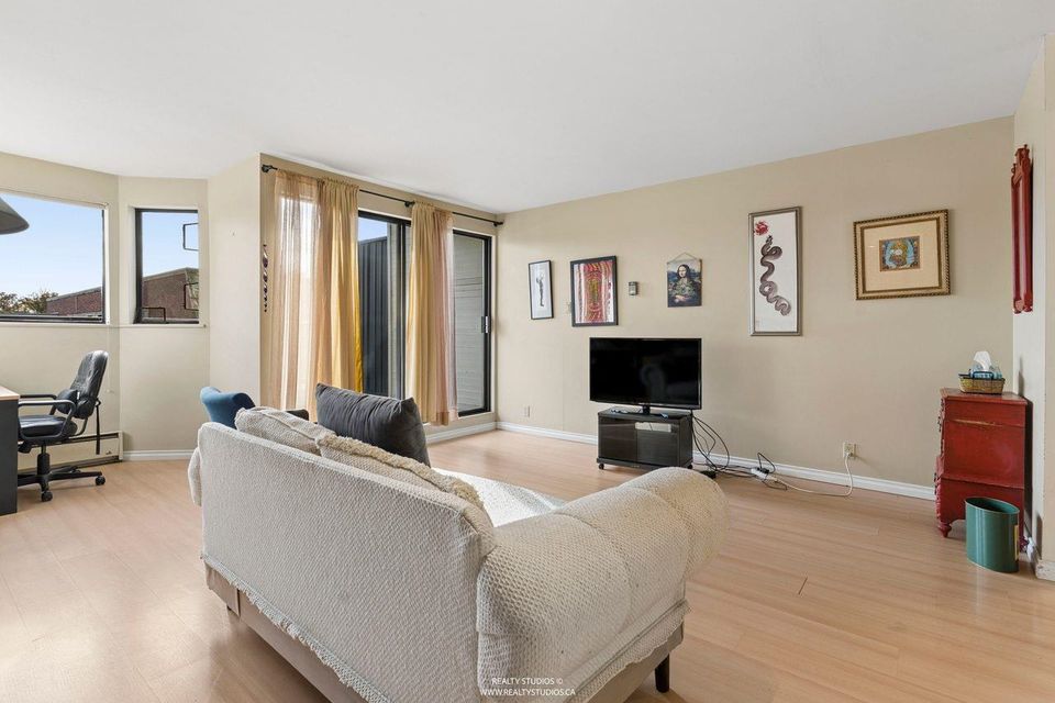 1459 Clyde Avenue3