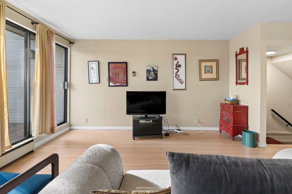 1459 Clyde Avenue4