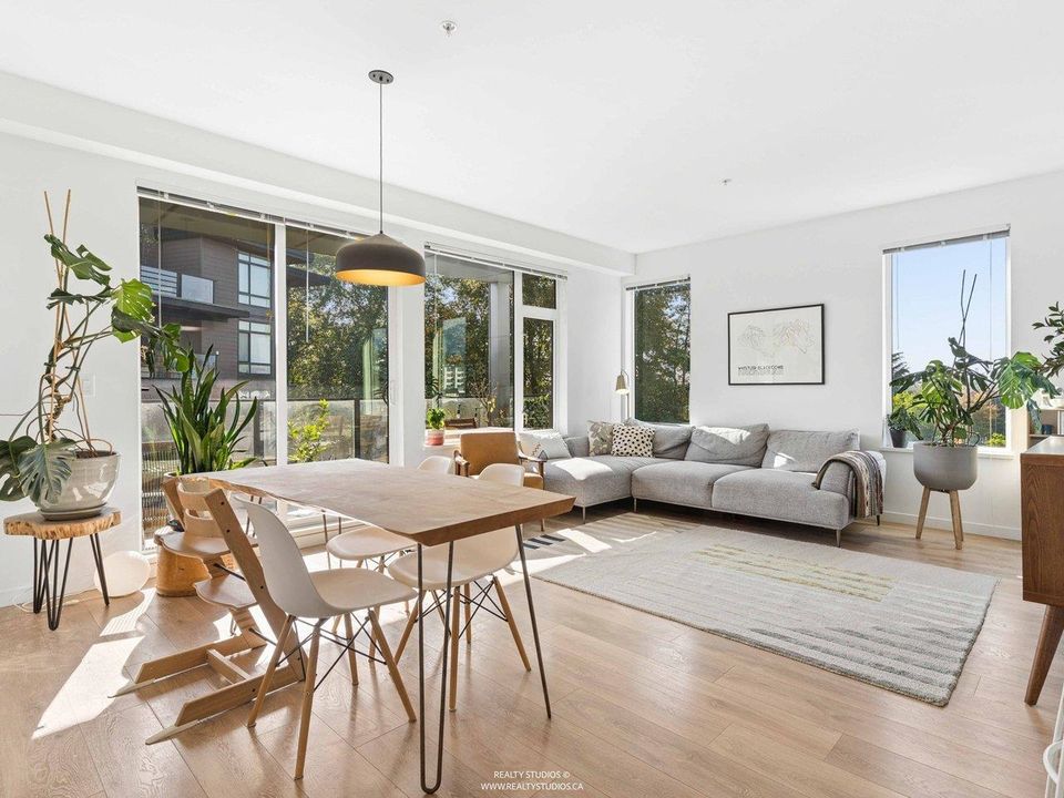 313 - 725 Marine Drive0