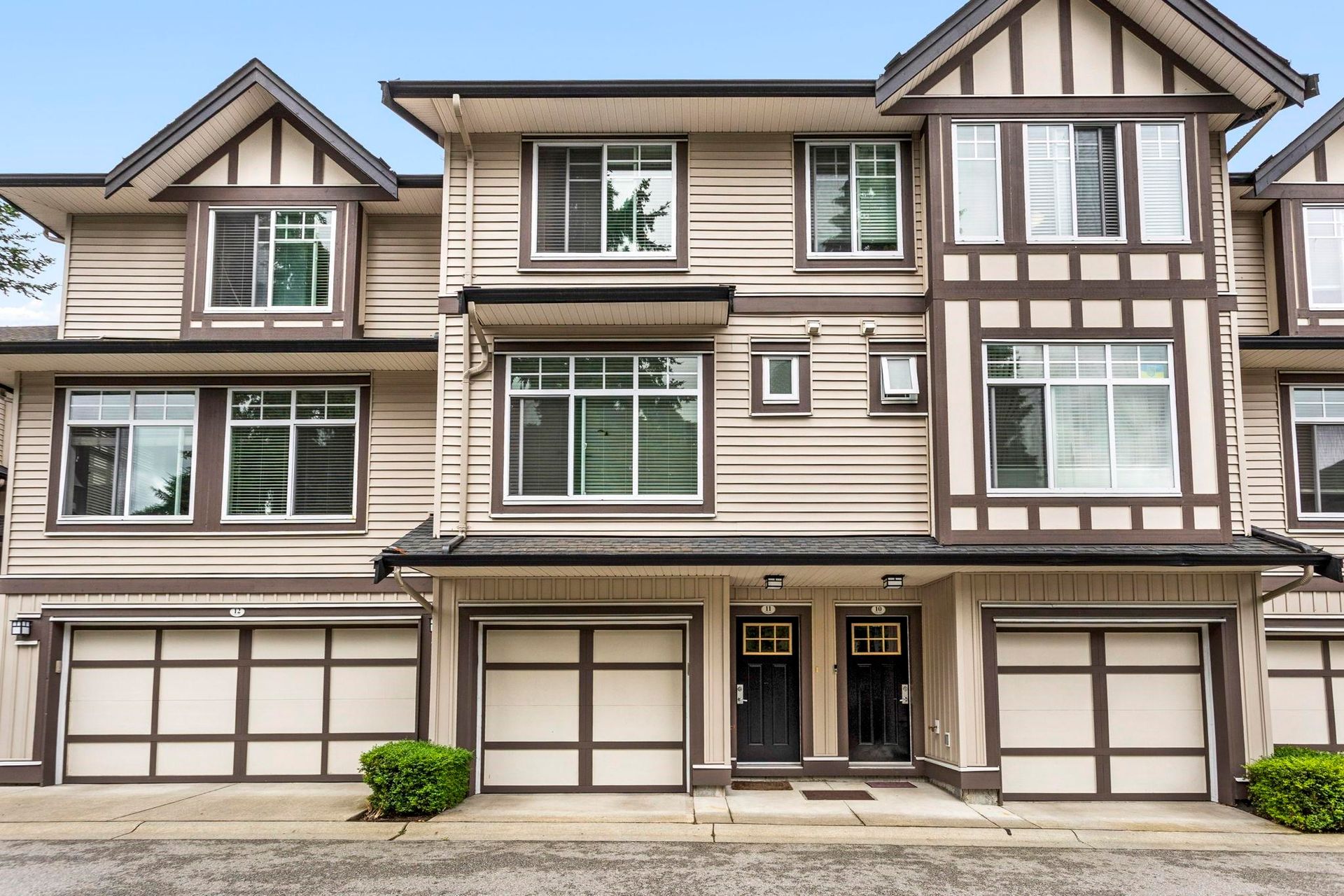 11 - 7090 180 Street, Cloverdale BC, Cloverdale photo number 1