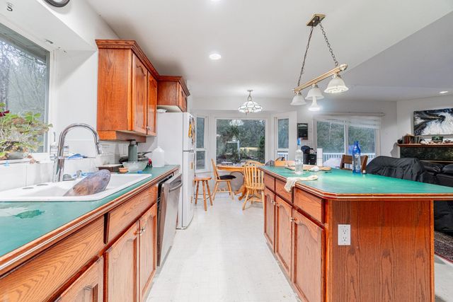 9540-woodward-street-mission-west-mission-11 at 9540 Woodward Street, Mission-West, Mission