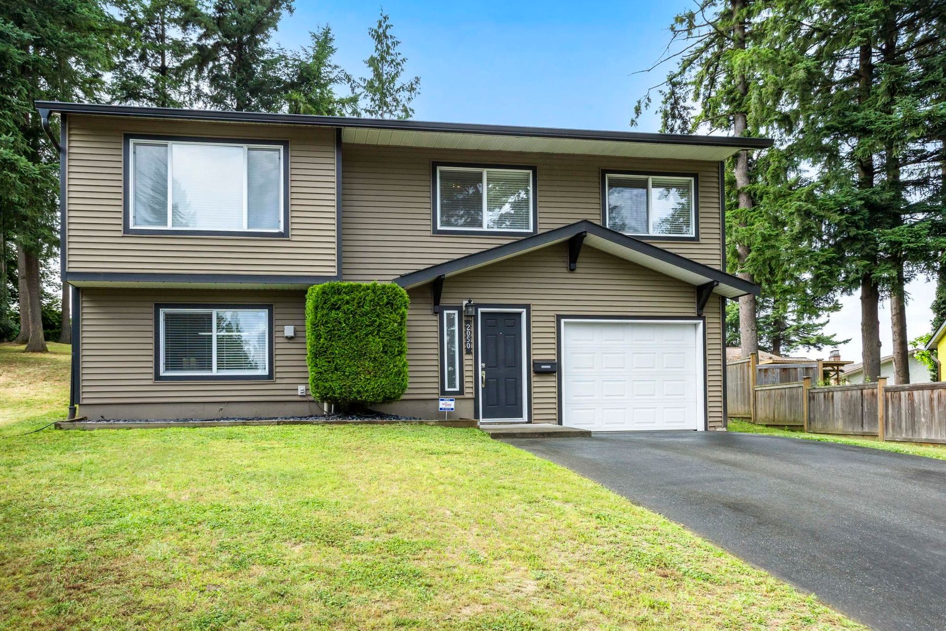 2050 Eldorado Place, Central Abbotsford, Abbotsford photo number 1