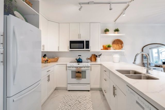 13959-16-avenue-crescent-bch-ocean-pk-south-surrey-white-rock-10 at 109 - 13959 16 Avenue, Crescent Bch Ocean Pk., South Surrey White Rock