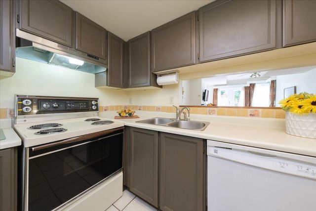 230-w-15th-street-central-lonsdale-north-vancouver-08 at 5 - 230 W 15th Street, Central Lonsdale, North Vancouver