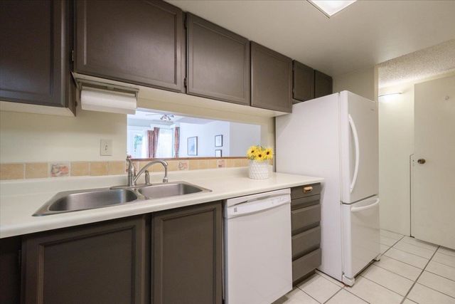 230-w-15th-street-central-lonsdale-north-vancouver-10 at 5 - 230 W 15th Street, Central Lonsdale, North Vancouver