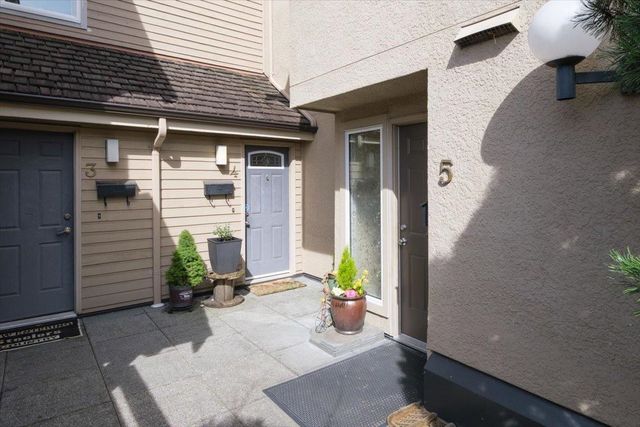 230-w-15th-street-central-lonsdale-north-vancouver-27 at 5 - 230 W 15th Street, Central Lonsdale, North Vancouver