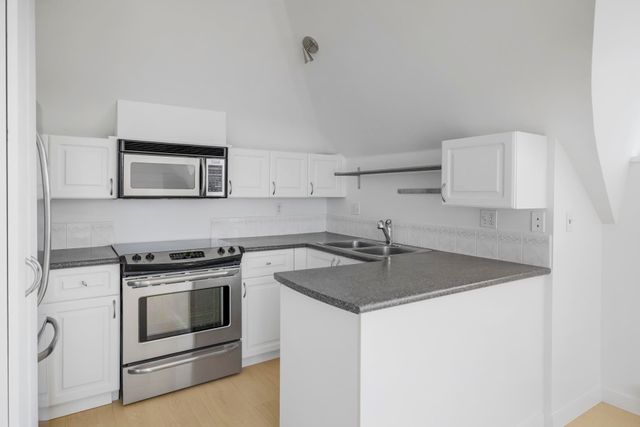 1570-prairie-avenue-glenwood-pq-port-coquitlam-12 at 404 - 1570 Prairie Avenue, Glenwood PQ, Port Coquitlam