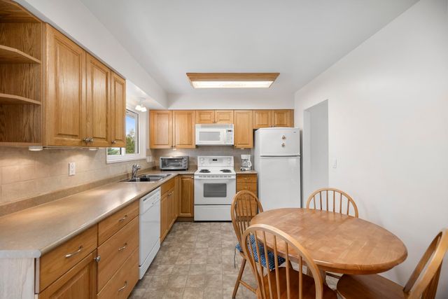 1441-delia-drive-mary-hill-port-coquitlam-12 at 1441 Delia Drive, Mary Hill, Port Coquitlam 1441-delia-drive-mary-hill-port-coquitlam-12 at 1441 Delia Drive, Mary Hill, Port Coquitlam