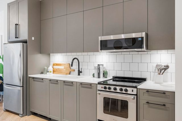 13929-105-boulevard-whalley-north-surrey-08 at 306 - 13929 105 Boulevard, Whalley, North Surrey