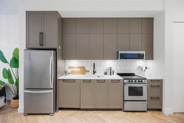 13929-105-boulevard-whalley-north-surrey-09 at 306 - 13929 105 Boulevard, Whalley, North Surrey