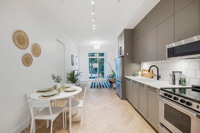 13929-105-boulevard-whalley-north-surrey-12 at 306 - 13929 105 Boulevard, Whalley, North Surrey