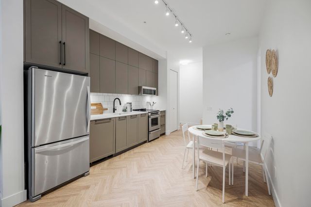 13929-105-boulevard-whalley-north-surrey-13 at 306 - 13929 105 Boulevard, Whalley, North Surrey