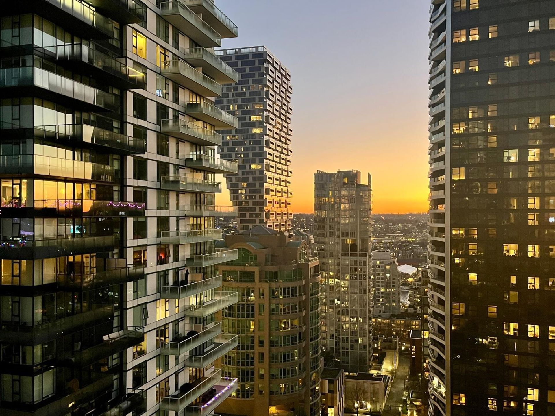 2207 - 1308 Hornby Street, Downtown VW, Vancouver West photo number 1