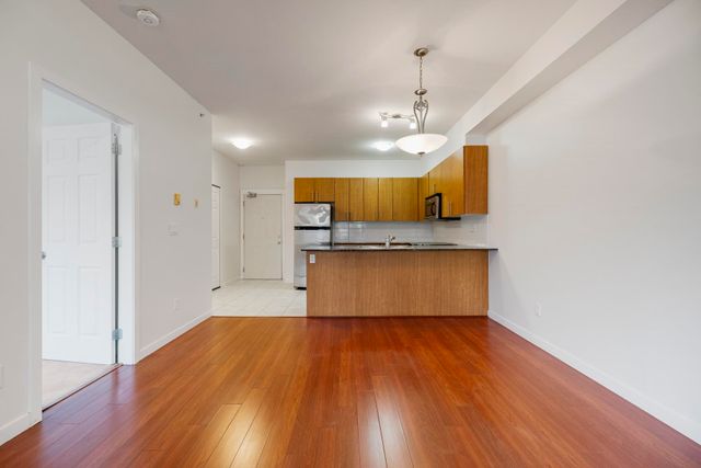 2488-kelly-avenue-central-pt-coquitlam-port-coquitlam-09 at 403 - 2488 Kelly Avenue, Central Pt Coquitlam, Port Coquitlam