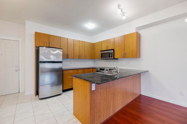 2488-kelly-avenue-central-pt-coquitlam-port-coquitlam-11 at 403 - 2488 Kelly Avenue, Central Pt Coquitlam, Port Coquitlam