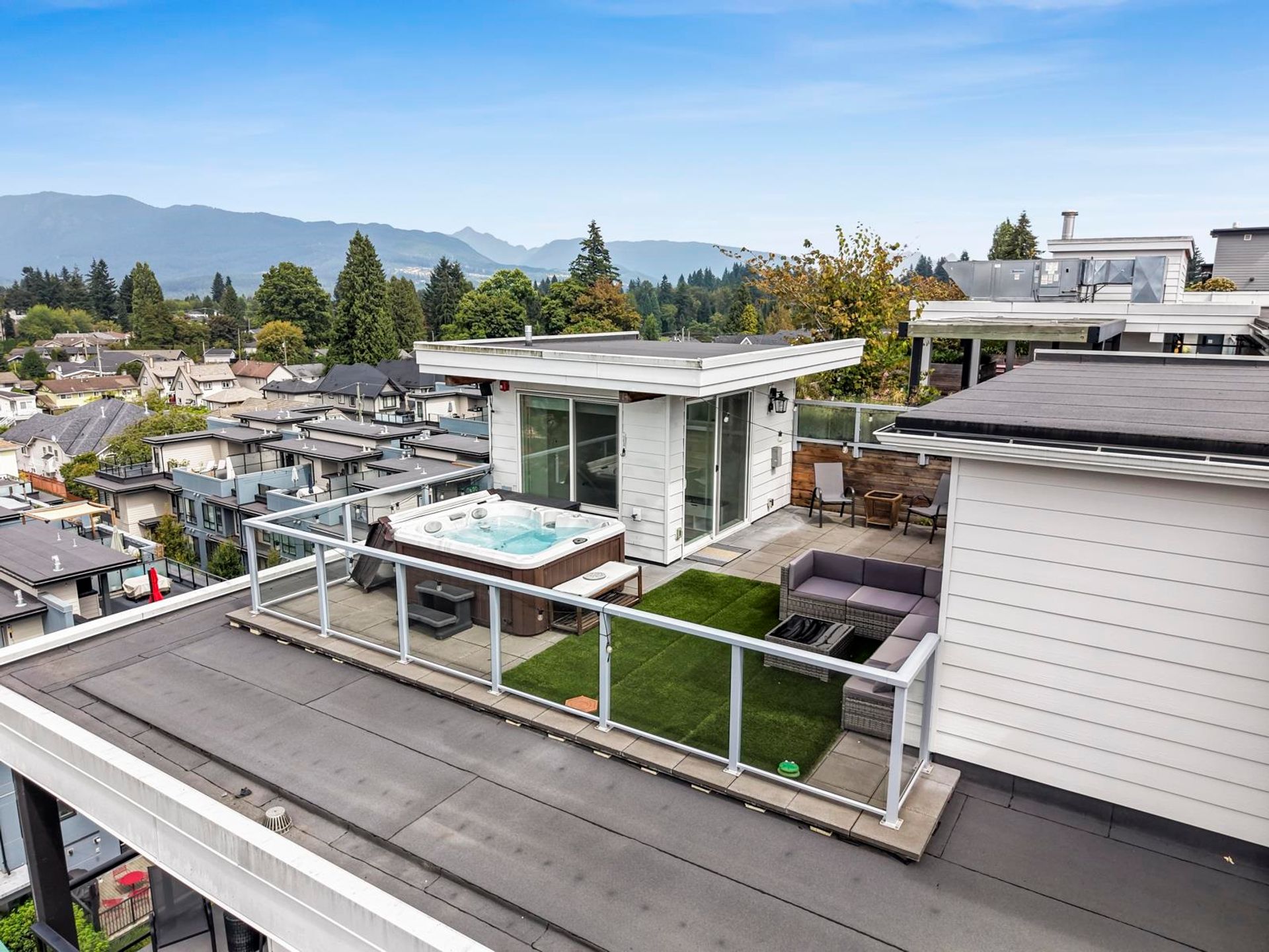611 - 707 Como Lake Avenue, Coquitlam West, Coquitlam photo number 1