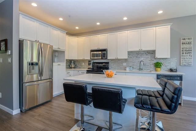 Kitchen Island at 34 - 2387 Argue Street, Citadel PQ, Port Coquitlam