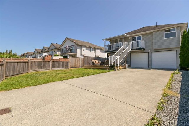 Driveway at 11531 240 Street, Cottonwood MR, Maple Ridge