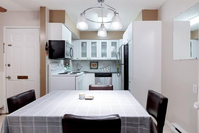 085dac9e4111d986707422ba71d28495 at 976 Howie Avenue, Central Coquitlam, Coquitlam