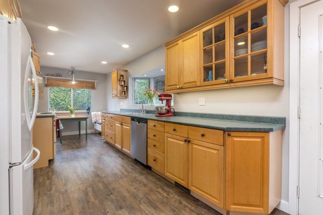 3cc5722b3fbef6b240ff75d5d03d49b9 at 1936 Pitt River Road, Mary Hill, Port Coquitlam