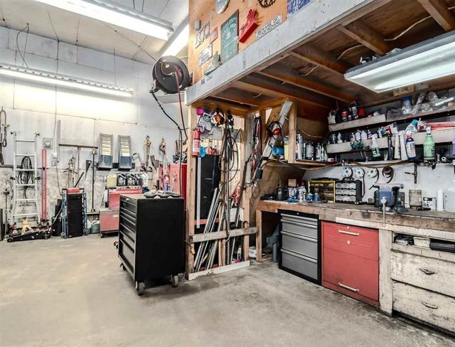 431217ca93ea576e229be48646e391e1 at 2035 Hillside Avenue, Cape Horn, Coquitlam