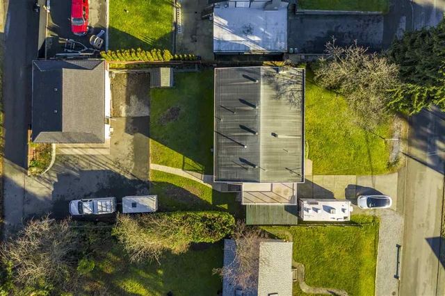 5e75a8ce6c7f13c7db6a5d80aa3433c4 at 2035 Hillside Avenue, Cape Horn, Coquitlam