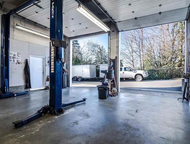 b9b0fb15cb11bb3a49638ef0187da27f at 2035 Hillside Avenue, Cape Horn, Coquitlam