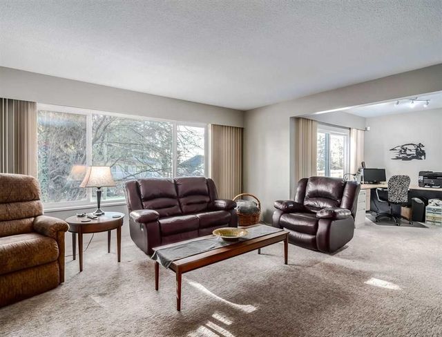 d268d3729ae1dcd5e01100f64c087065 at 2035 Hillside Avenue, Cape Horn, Coquitlam