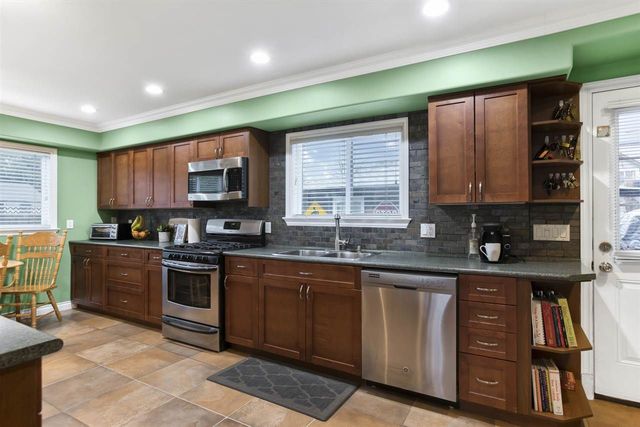 501cc7c4bcff80a6d197a68887d631c0 at 11939 Stephens Street, East Central, Maple Ridge