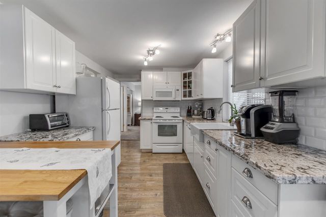 fa054e21187237fb291ba22336af8918 at 19549 115b Avenue, South Meadows, Pitt Meadows