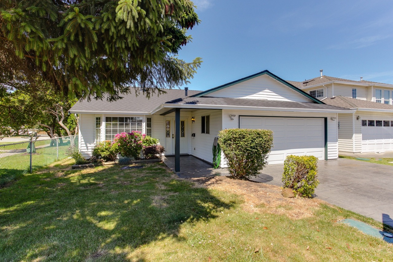 100 at 5915 49 Avenue, Hawthorne, Ladner 100 at 5915 49 Avenue, Hawthorne, Ladner