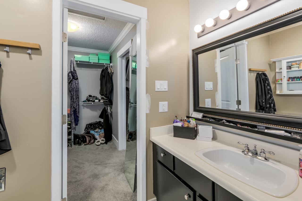 Bathroom at 115 - 5622 16th Avenue, Beach Grove, Tsawwassen Bathroom at 115 - 5622 16th Avenue, Beach Grove, Tsawwassen