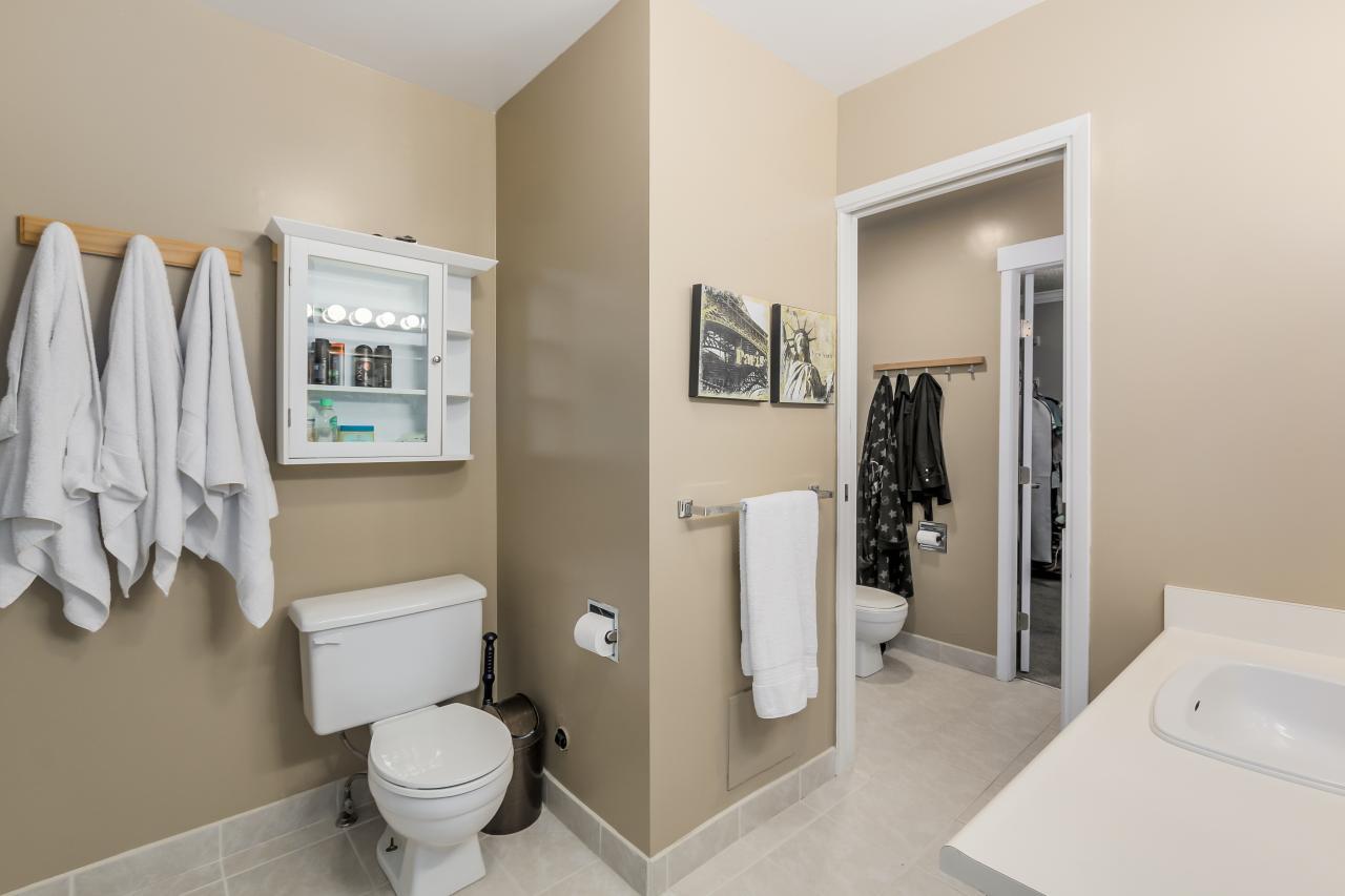 Main Bathroom at 115 - 5622 16th Avenue, Beach Grove, Tsawwassen Main Bathroom at 115 - 5622 16th Avenue, Beach Grove, Tsawwassen