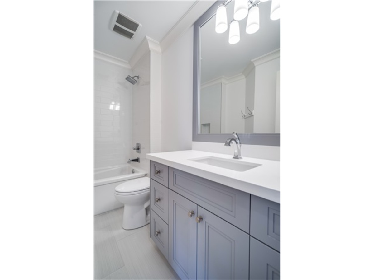 image-261857731-13.jpg at 2202  Place, King George Corridor, South Surrey White Rock image-261857731-13.jpg at 2202  Place, King George Corridor, South Surrey White Rock