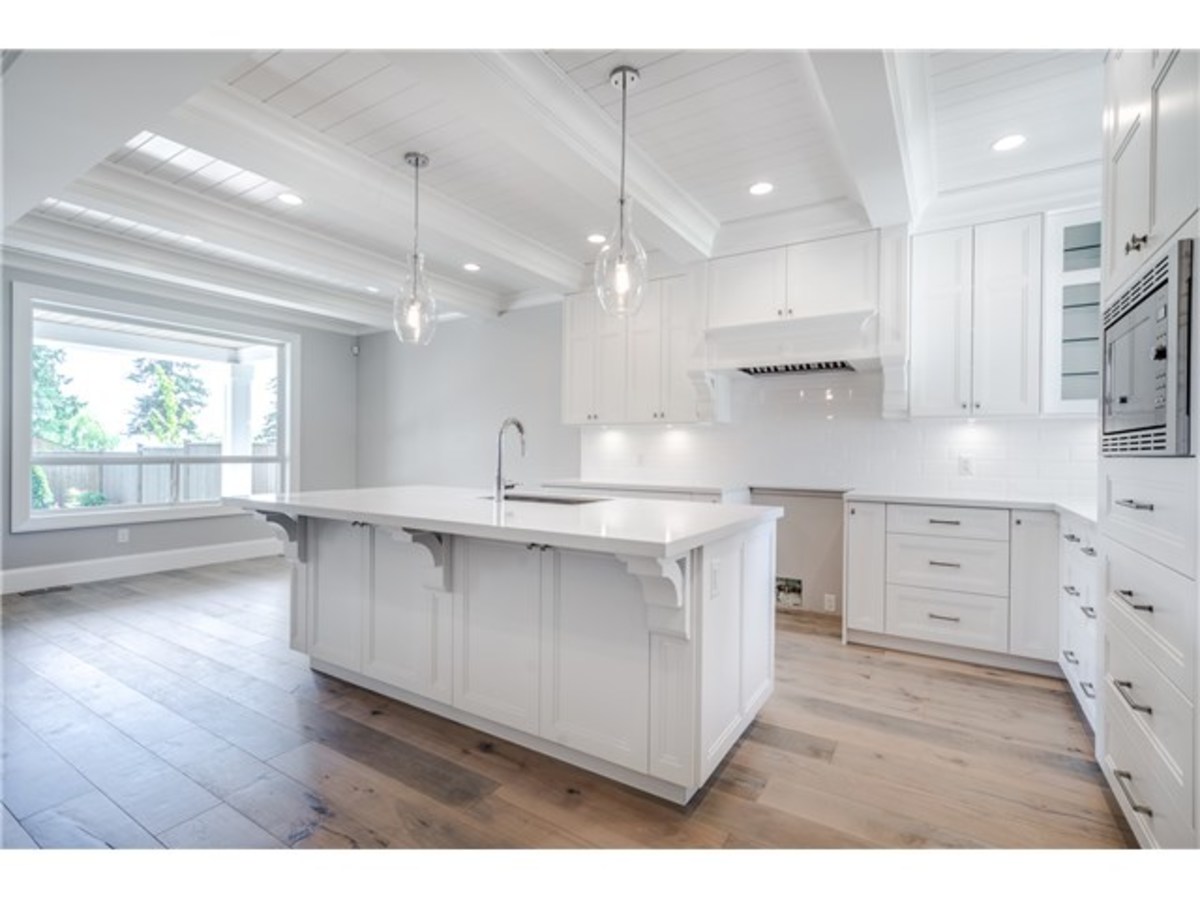 image-261857731-6.jpg at 2202  Place, King George Corridor, South Surrey White Rock image-261857731-6.jpg at 2202  Place, King George Corridor, South Surrey White Rock