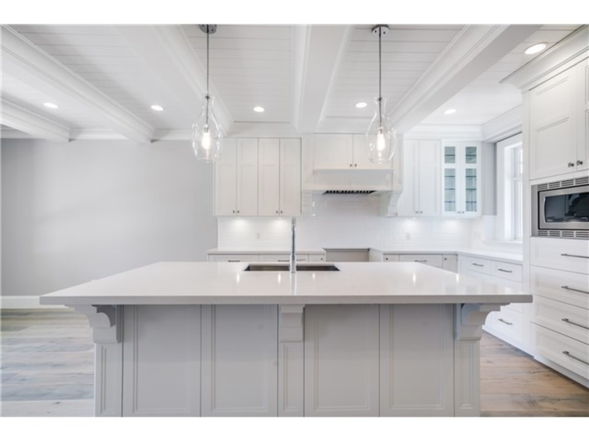 image-261857731-8.jpg at 2202  Place, King George Corridor, South Surrey White Rock image-261857731-8.jpg at 2202  Place, King George Corridor, South Surrey White Rock