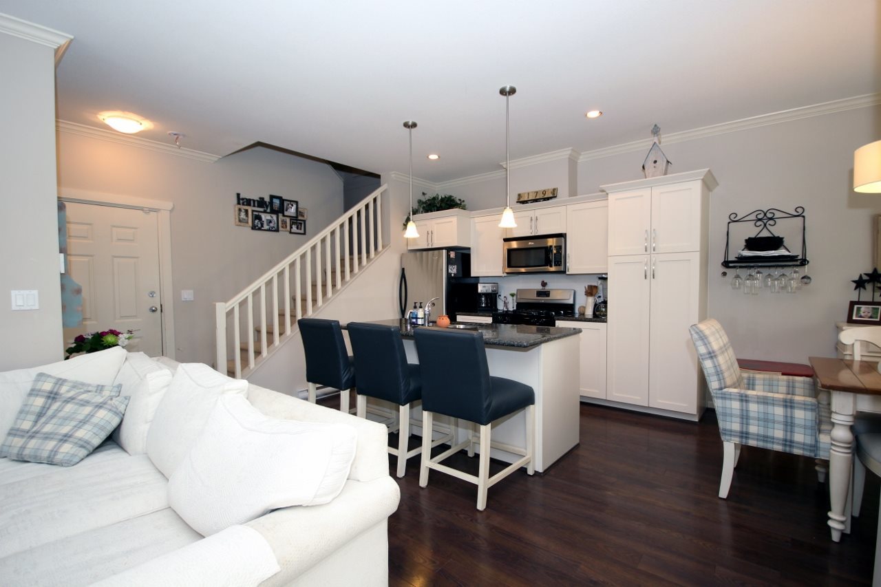 image-262083923-3.jpg at 5 - 4887  Avenue, Hawthorne, Ladner image-262083923-3.jpg at 5 - 4887  Avenue, Hawthorne, Ladner