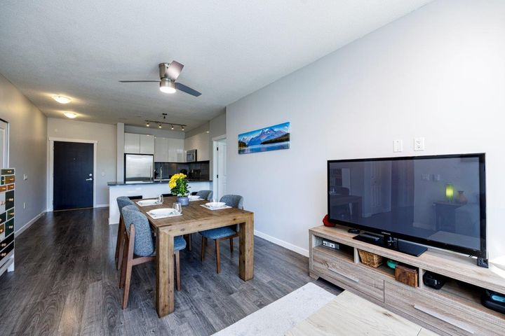 2665mountain-16 at 301 - 2665 Mountain Highway, Lynn Valley, North Vancouver