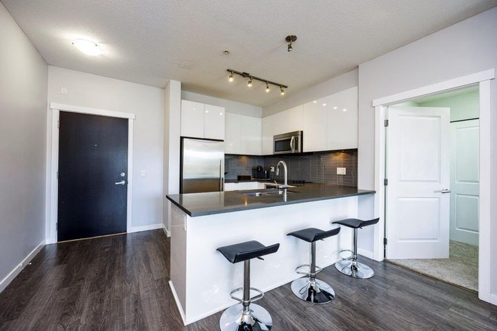 2665mountain-17 at 301 - 2665 Mountain Highway, Lynn Valley, North Vancouver