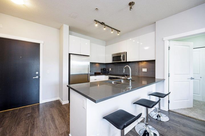 2665mountain-18 at 301 - 2665 Mountain Highway, Lynn Valley, North Vancouver