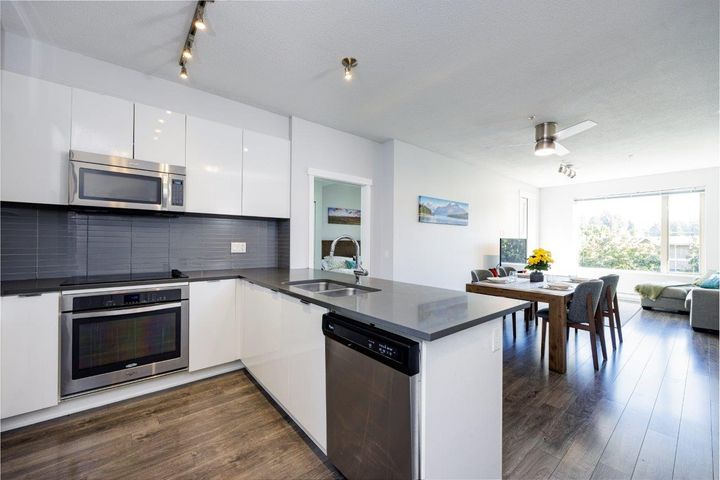 2665mountain-20 at 301 - 2665 Mountain Highway, Lynn Valley, North Vancouver