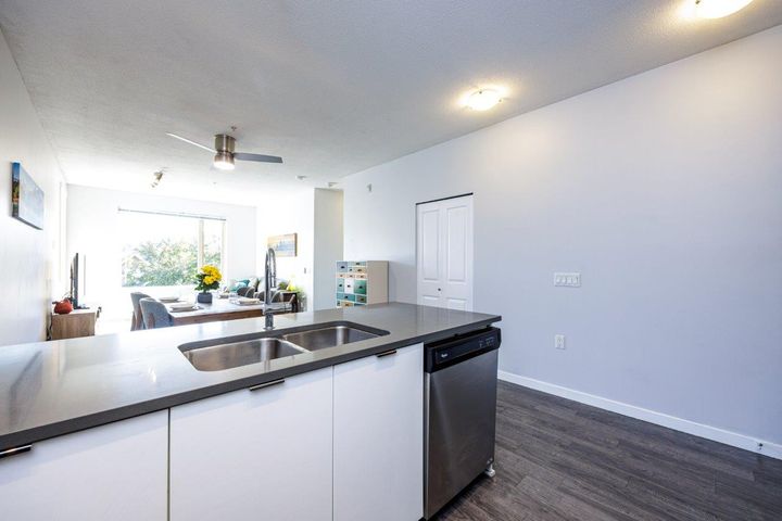 2665mountain-21 at 301 - 2665 Mountain Highway, Lynn Valley, North Vancouver