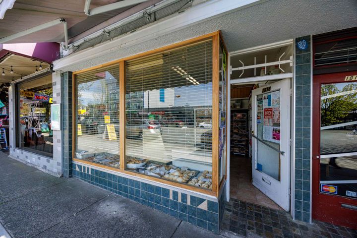 160-e-19th-street-central-lonsdale-north-vancouver-33 at 208 - 160 E 19th Street, Central Lonsdale, North Vancouver