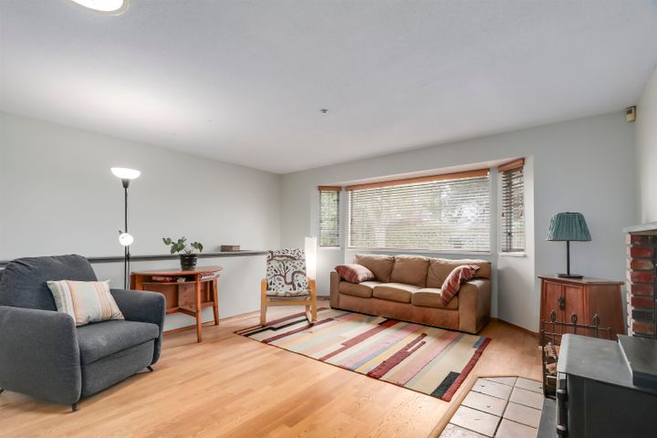 229-w-22nd-street-central-lonsdale-north-vancouver-04 at 229 W 22nd Street, Central Lonsdale, North Vancouver